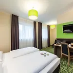 Отель Novum Style Aldea 3*